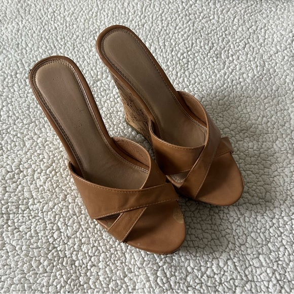 Fashion Focus Wedges - Picture 4 of 5